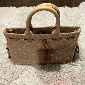 New ( never used)Dooney and Brooke beige and pink hand bag